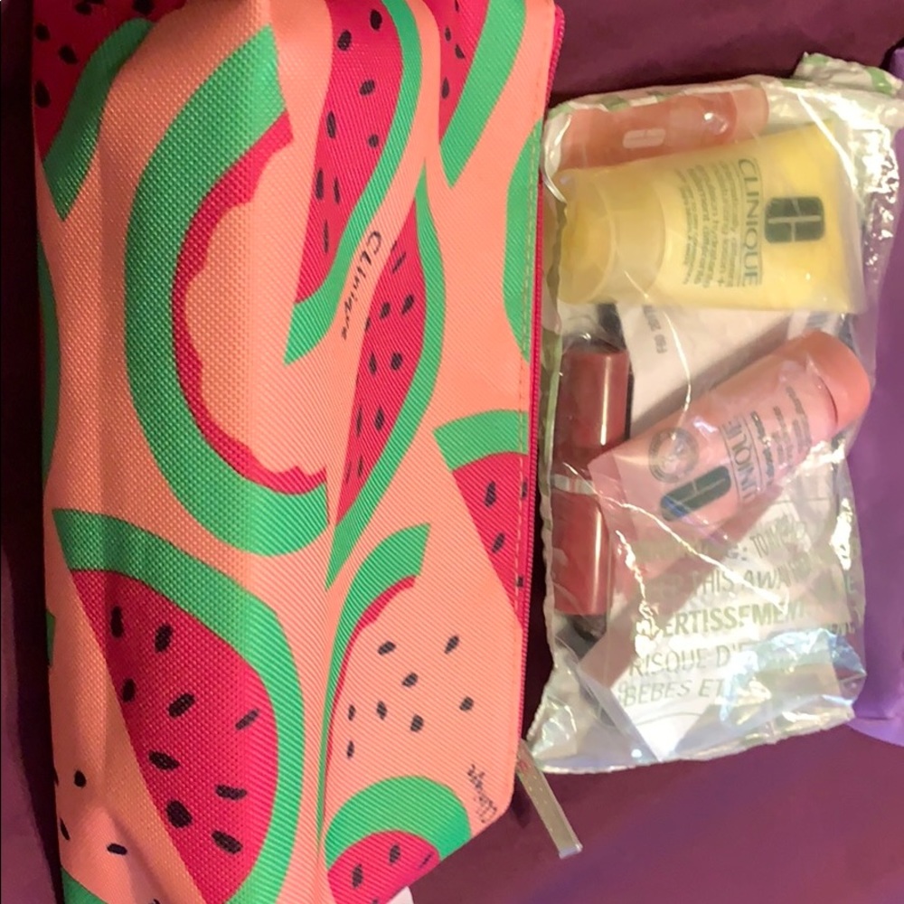 Clinique 6pc travel size with makeup bag